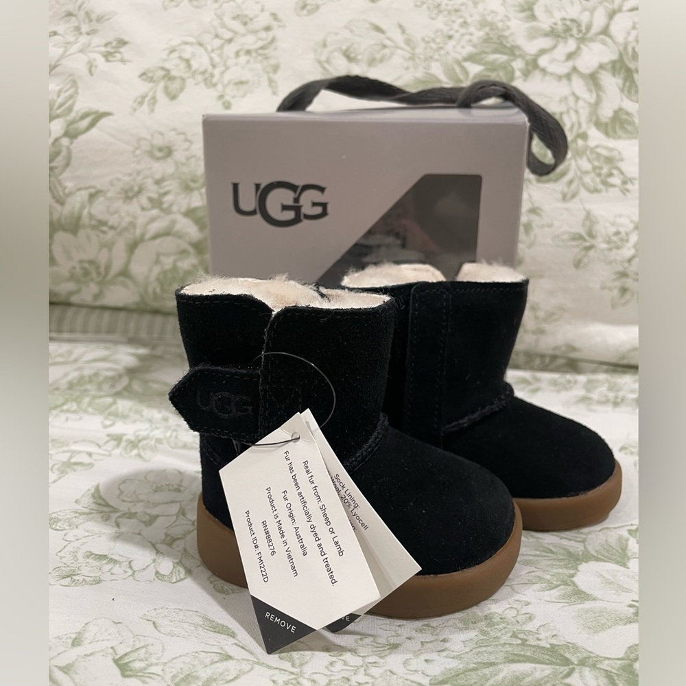NWOT UGG black fur lined boots baby girl size 1